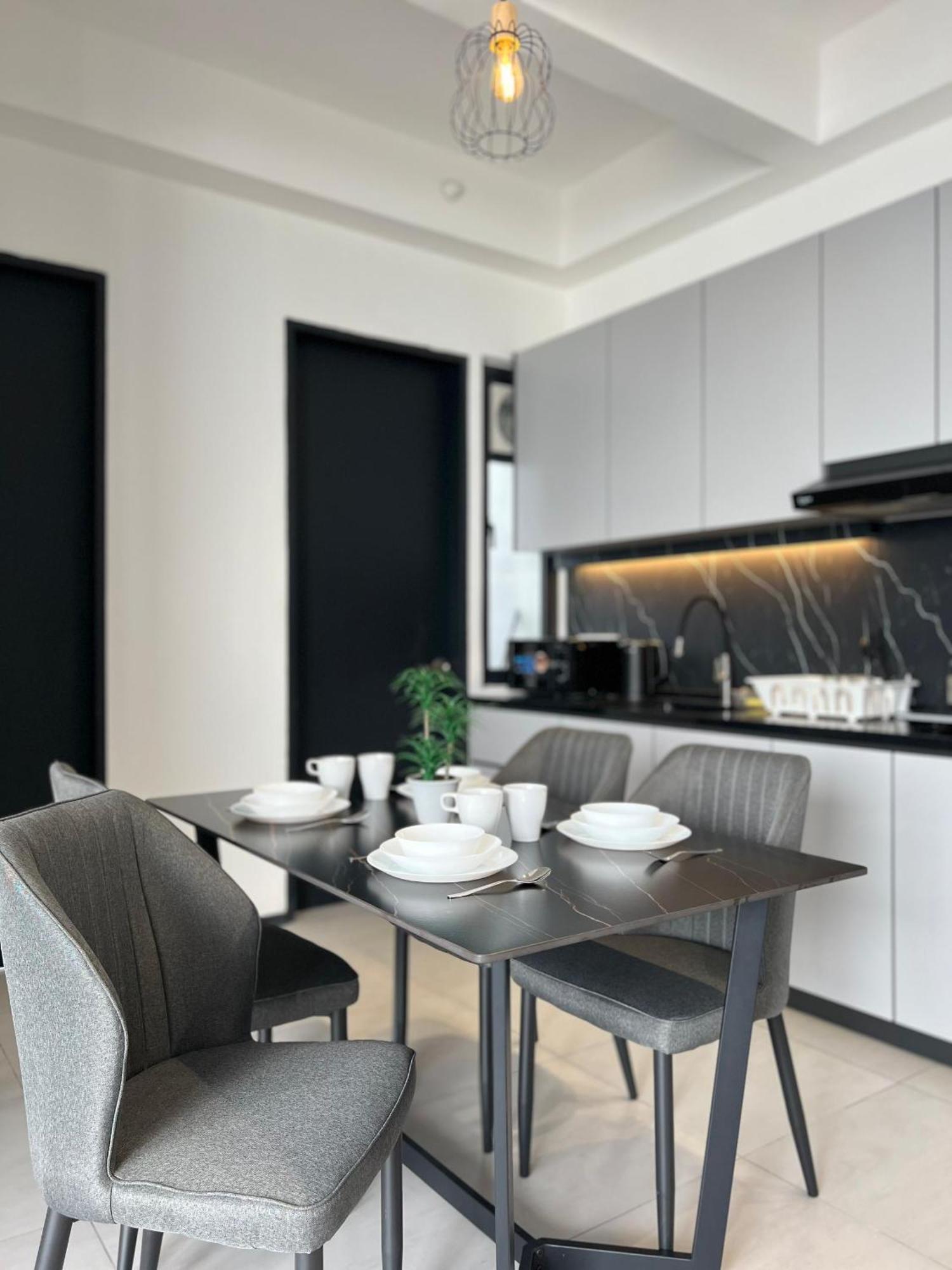 Urban Suites Two Or Three Bedroom Georgetown By Anc Jelutong Bagian luar foto
